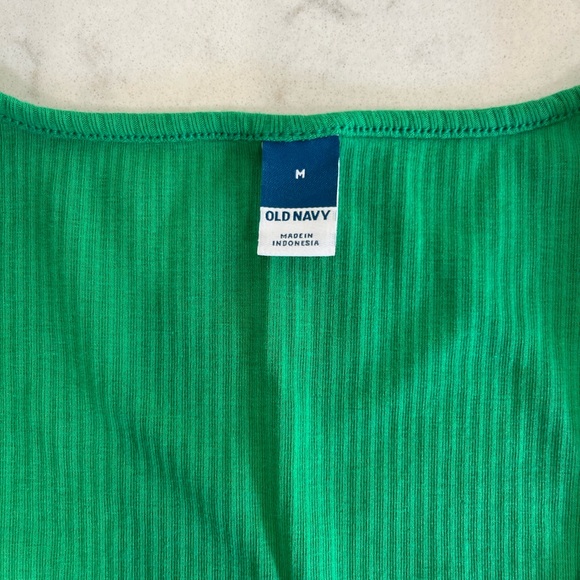 Old Navy t-shirt - Picture 3 of 3